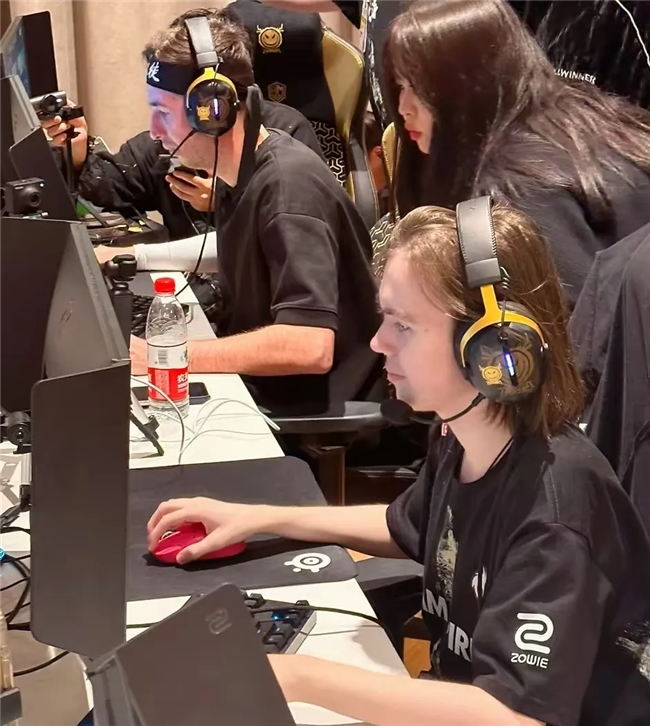 传闻：RNG和FPX将离开 LPL ，下赛季将剩下14支战队